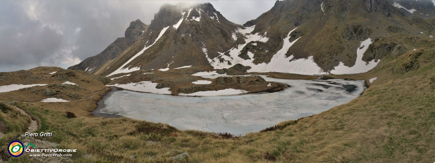 45 Il Lago inferiore di Ponteranica ancora ghiacciatino.jpg